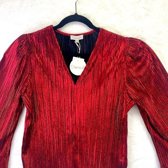 Chenault Red Metallic Shine Bell Sleeve Roll V Neck Stretchy Crinkle NWT Top M - Picture 6 of 15
